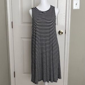 Old Navy Sleeveless Swing Dress Black & White Stripes L Great travel dress!